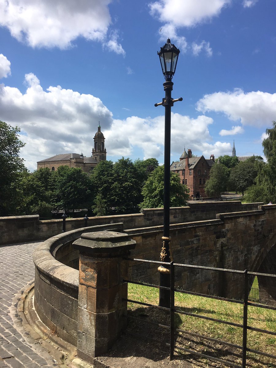 martycap_micro's tweet photo. Visiting Glasgow before #FEMS2019 start with @alymischa #touristmood #readyforscience https://t.co/7oUj8RWsxd