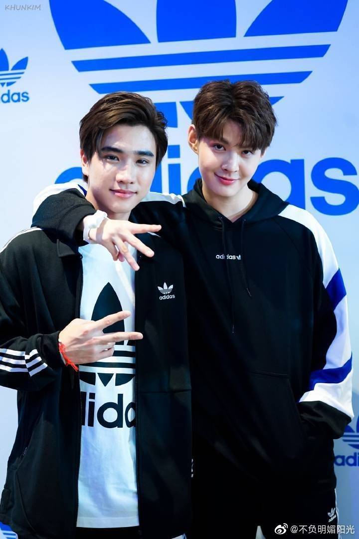 tuzaxiaoguaish1's tweet photo. @BBaiPaoFuMingM @_pinson99 @_PerthSaint @_perth_saint @perth99saint @Centerpointsia1 @perthppe @Saint_sup Instead of being attached to who left you, it is better to thank who finally stayed
please🙏PerthSaint🐯🐲 
PS革命友谊组专注perthsaint🖤♥️
cr：Logo-PerthSaintChinese
#PerthSaintSation 
#CenterpointSiamSquare
#WarmupCountdown2020 https://t.co/gZukBN8pWh