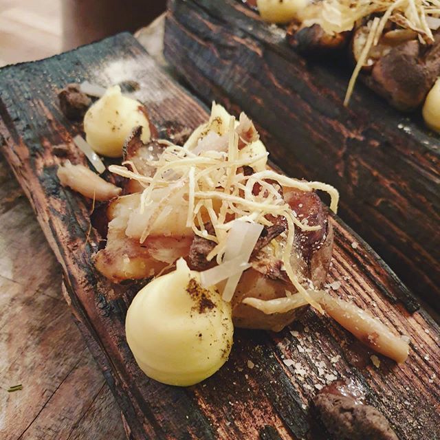 StefanWiesner's tweet photo. In unserem neuen Gourmet, kochen wir, wie zu Gotthelfs-Zeiten. #gotthelf #gotthelfszeiten #gourmet #gaultmillau #michelin #michelinstar #escholzmatt #entlebuch #emmental #ämmitau #kartoffeln #patates #passion #natur #nature #hexer #wiesner #swiss #switze… https://t.co/lOJfauFWwB https://t.co/XuQNi0yDtJ