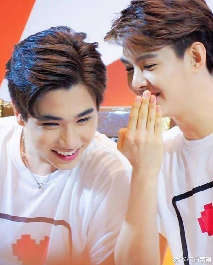 xiangyulin1's tweet photo. @tuzaxiaoguaish1 @BBaiPaoFuMingM @_pinson99 @_PerthSaint @_perth_saint @perth99saint @Centerpointsia1 @perthppe @Saint_sup 我从未遗忘的梦想是我骄傲的信仰，你对我的爱是我的荣耀勋章
please🙏PerthSaint🐯🐲 
PS革命友谊组专注perthsaint🖤♥️
cr：Logo-PerthSaintChinese
#PerthSaintSation 
#CenterpointSiamSquare
#WarmupCountdown2020 https://t.co/YA64w0xrSG