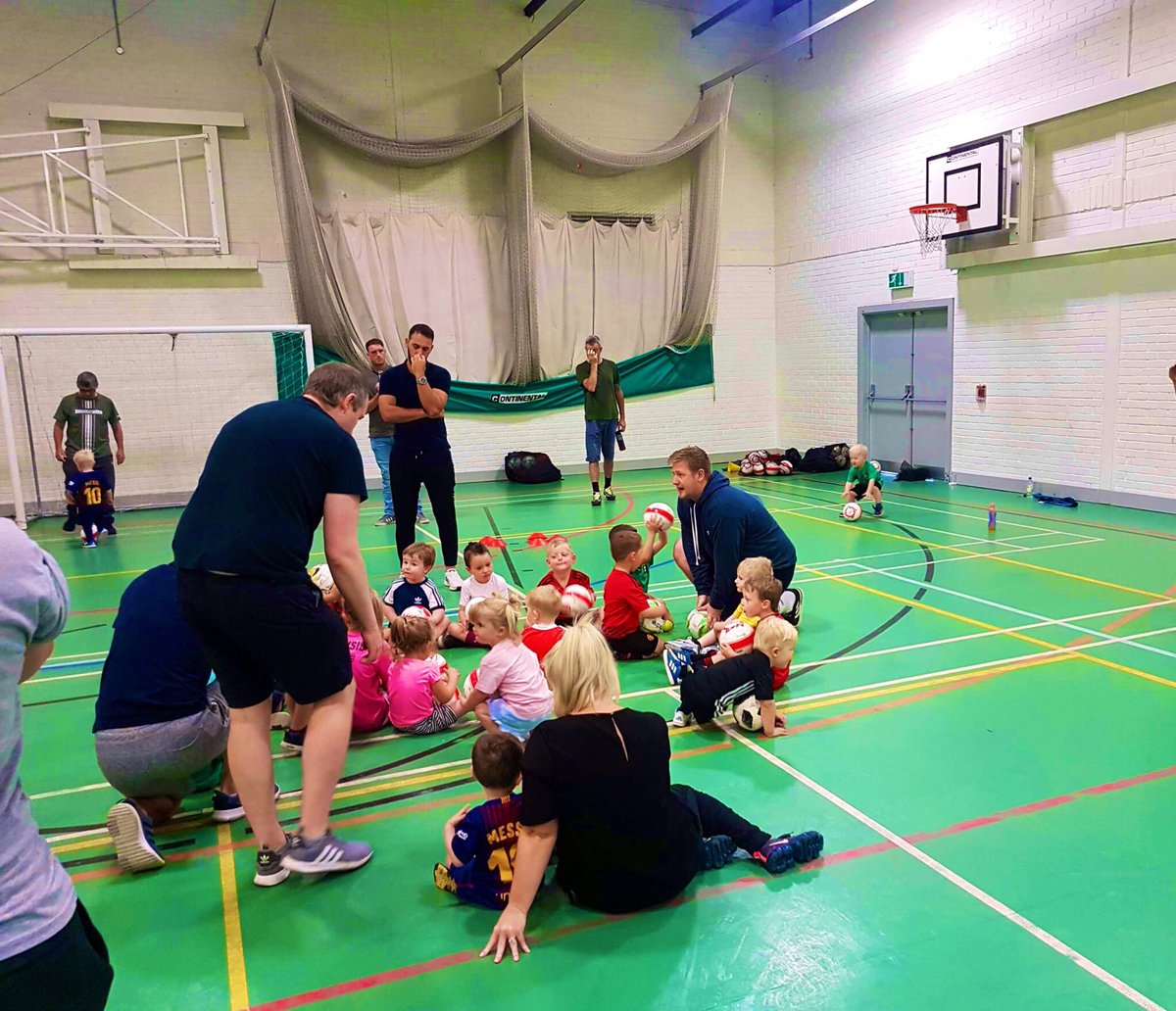 AndrewRuscoe's tweet photo. 🌟 Busy morning at our @BrickfieldRFC Futsal U4’s #Ministarz session where lots of talented youngsters engaged in various family interactive fun Physical Activities.
Thank you for coming everyone & it’s great to see the new Green Tops popping up 👊
Sponsored by @SoccerMillion. https://t.co/nEr3Gv4jNY
