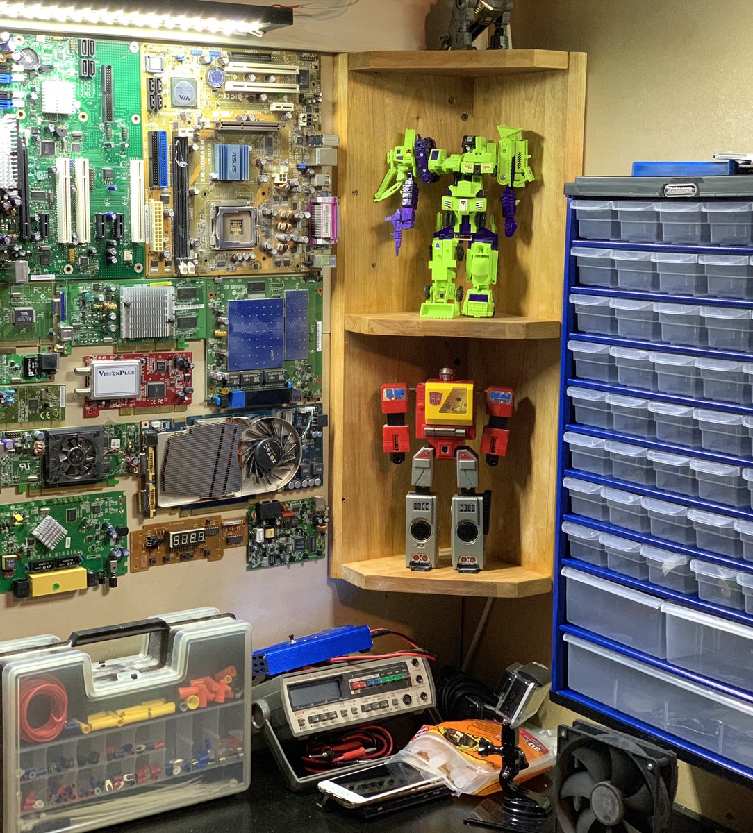 philpinsky's tweet image. Check out my latest video on building a #reclaimed corner display shelf!
youtu.be/hRT9821h_cI