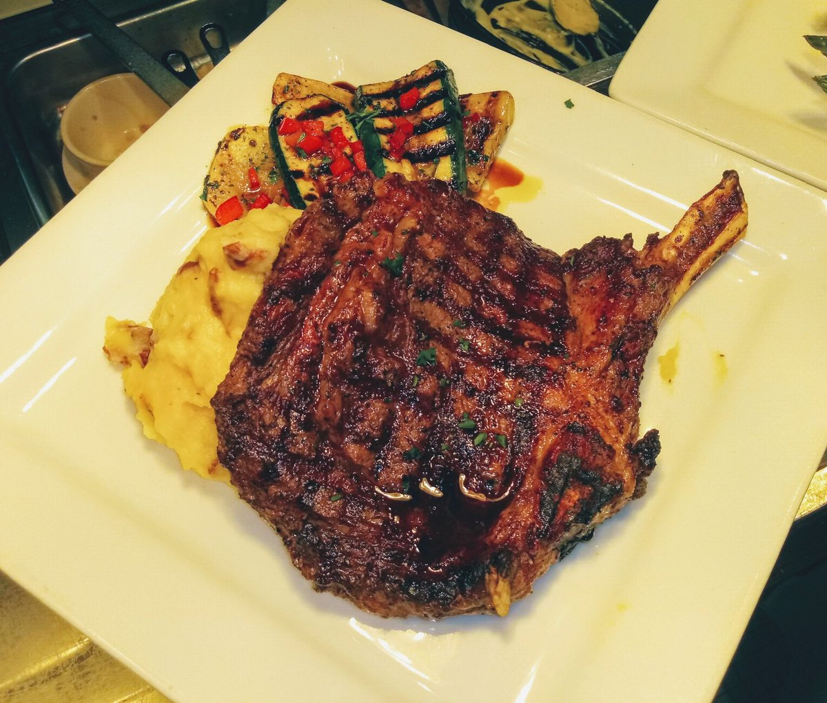 BarnstormRestau's tweet photo. What an amazing weekend Fourth of July barbecues fireworks airfare and special dinners at the Barnstorm Inside the airport terminal in big Bear city,  free margarita on Sunday night
909-585-9339
Yes we’re open Sunday night https://t.co/GbBnMXEEac