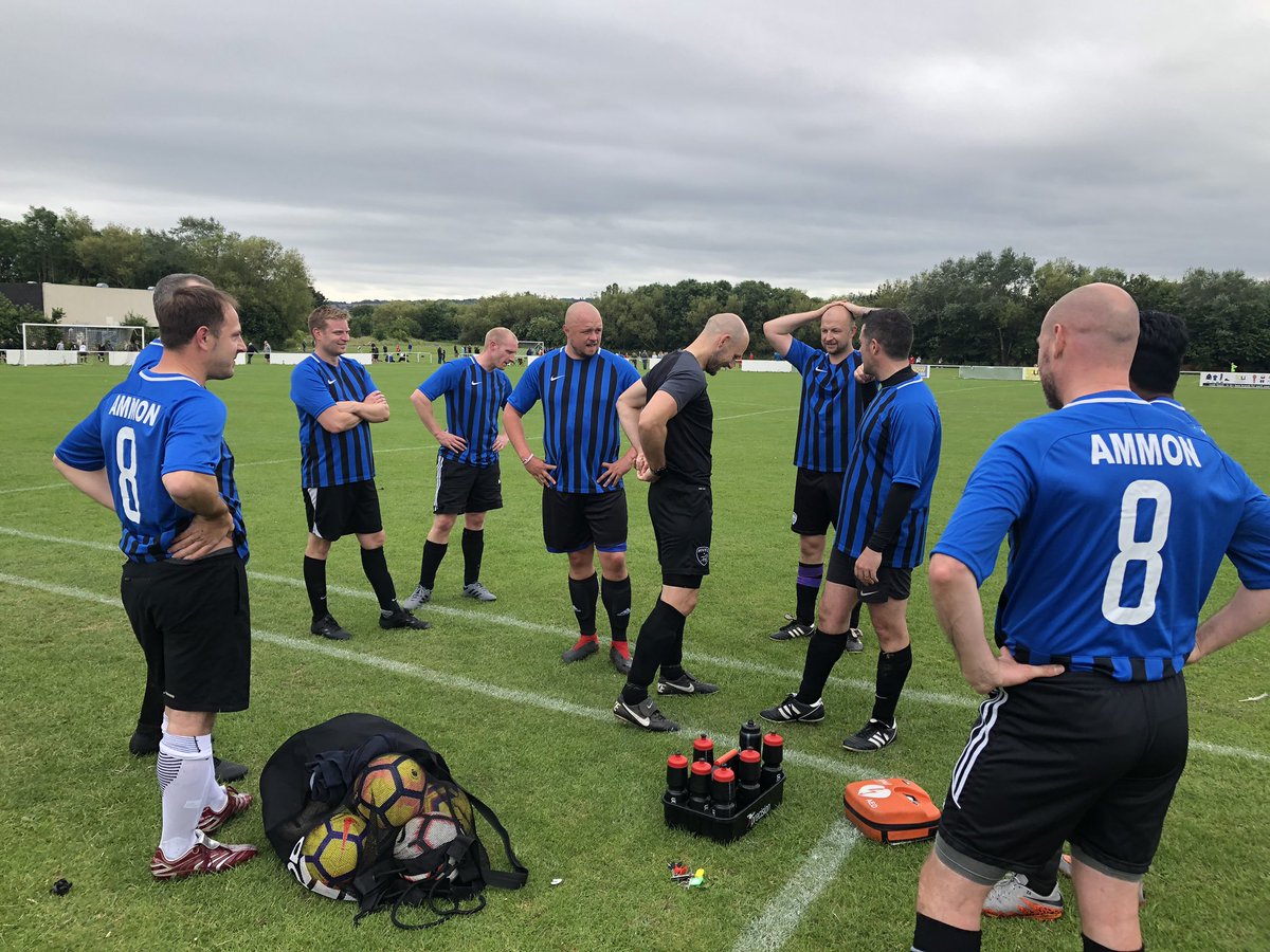 Bully_HVFC's tweet image. Raised another £300+ as we creep towards the £15k mark in memory of Ed.

We even managed to win a game too!

Thanks to the lads from Man V Fat, to everyone who supported the day ⚽️

Huge thanks to @nbsfc2018 for hosting it 👏🏻⚽️💪🏻

@legsidelizzy 

#RIPEd #NunsMoor