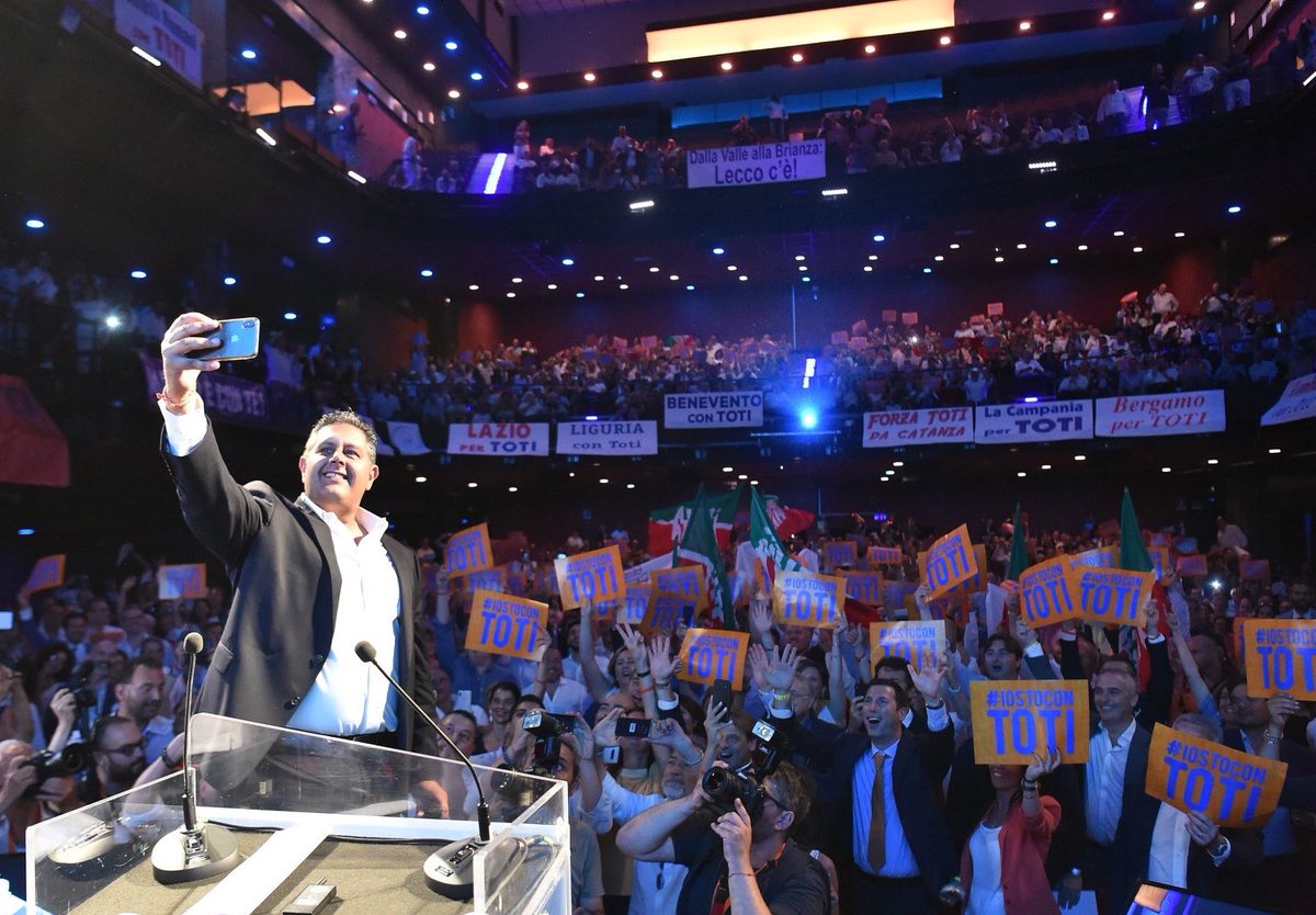 Libertà è partecipazione, anche se #ForzaItalia è poco abituata a questo esercizio. E... se le “facce note” in platea mancavano forse era perché ieri al Brancaccio c’era tanta gente che pensa che quelle “facce“ sia giunto il momento di cambiarle!
Leggi ➡️ facebook.com/14193544649785…