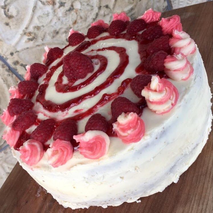 MADE BY US - Raspberry Ripple Sponge Cake - Available At Mermaid Quay Today! 
🎂🎂🎂🎂

#mermaidquay #madebyus #coffico #cofficolounge #coffee #coffi #coffiandcake #coffeeandcake #cardiffbay  @ CC Lounge - Mermaid Quay - Cardiff Bay