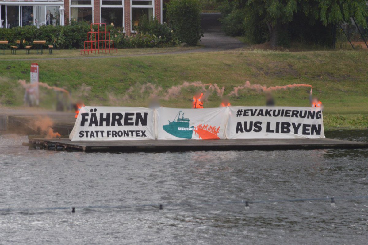 Kein Sterben mehr auf dem Mittelmeer! Kein Sterben mehr in den libyschen Lagern! Wir fordern die Rettung aller bedrohten Menschenleben, noch bevor sie sich auf die tödliche Flucht über das Meer begeben:
#EvakuierungAusLibyen
#AufnahmeJetzt
#SB0607