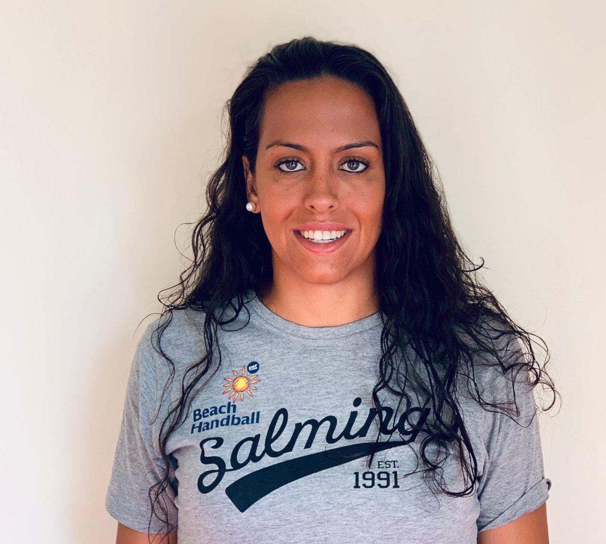 ¡No podemos estar más contentos!

Nuestra maxima representante y referente <a href="/patri_negra/">Patricia del Valle</a> dirigirá la final femenina del Campeonato de Europa de Balonmano playa 🏖 en Polonia entre Dinamarca y Hungría. 

Mucha suerte 👍🏽😘