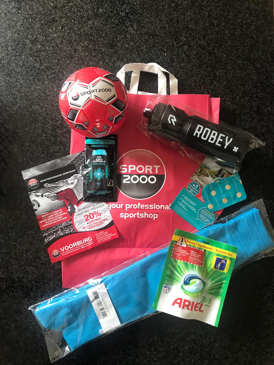 RKAVVLdam's tweet image. RKAVV bedankt @Sport2000VB voor de leuke goody bags die beschikbaar zijn gesteld aan de spelers jo12-jo19 van het Sport2000Voorburg Jeugdvoetbalkampioenschap!