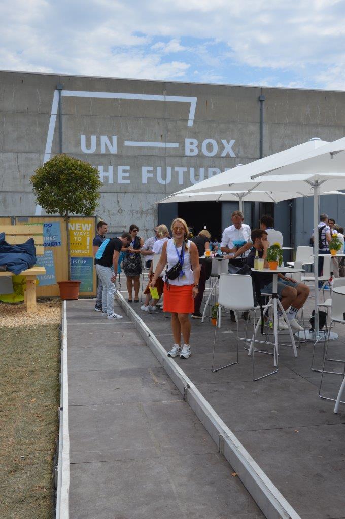 winsusie123's tweet photo. Just a small impression from #MHP Festival "#UnboxTheFuture" yesterday on the huge #techarea & next neighbour to famous #Rockfabrik (I can hear music!),#PorscheDesign,#PorscheDigital,#PorscheSales,#MannHummel etc. Amazing to see so many cars from #WOB-ble😎🏎️🏎️🏎️🏎️🏎️🏎️✍️✍️🎤🎤💃 https://t.co/LZXGbqKNTG