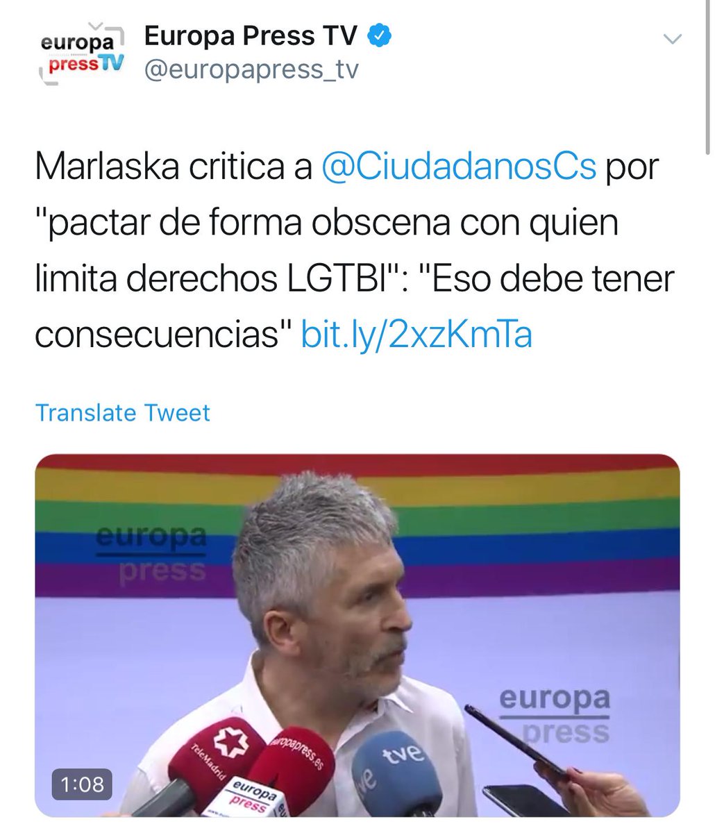 InesArrimadas's tweet photo. El Ministro se comporta como un incendiario irresponsable: el PSOE pone a Cs en la diana y los radicales nos lanzan botellas. Dimita si tiene dignidad. No nos han callado los batasunos o los CDR; tampoco lo hará el gobierno Sanchista que alimenta el odio contra nuestros votantes https://t.co/xAJD52mhOI