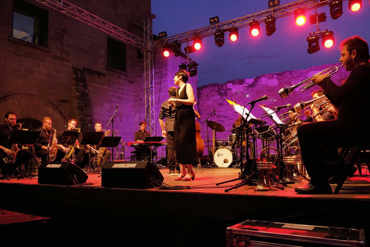 [LA TENDRESSE] - Preciós, Lleida!

Ja ens ho imaginàvem una mica quan vèiem les fotos del <a href="/TuroSeuVella/">Turó Seu Vella</a>, però és que realment ahir a la nit va ser preciós, tant per l’entorn com per la bona acollida. Quina sort haver pogut viure aquest concert! Moltes gràcies!

📷@paeriacomunica