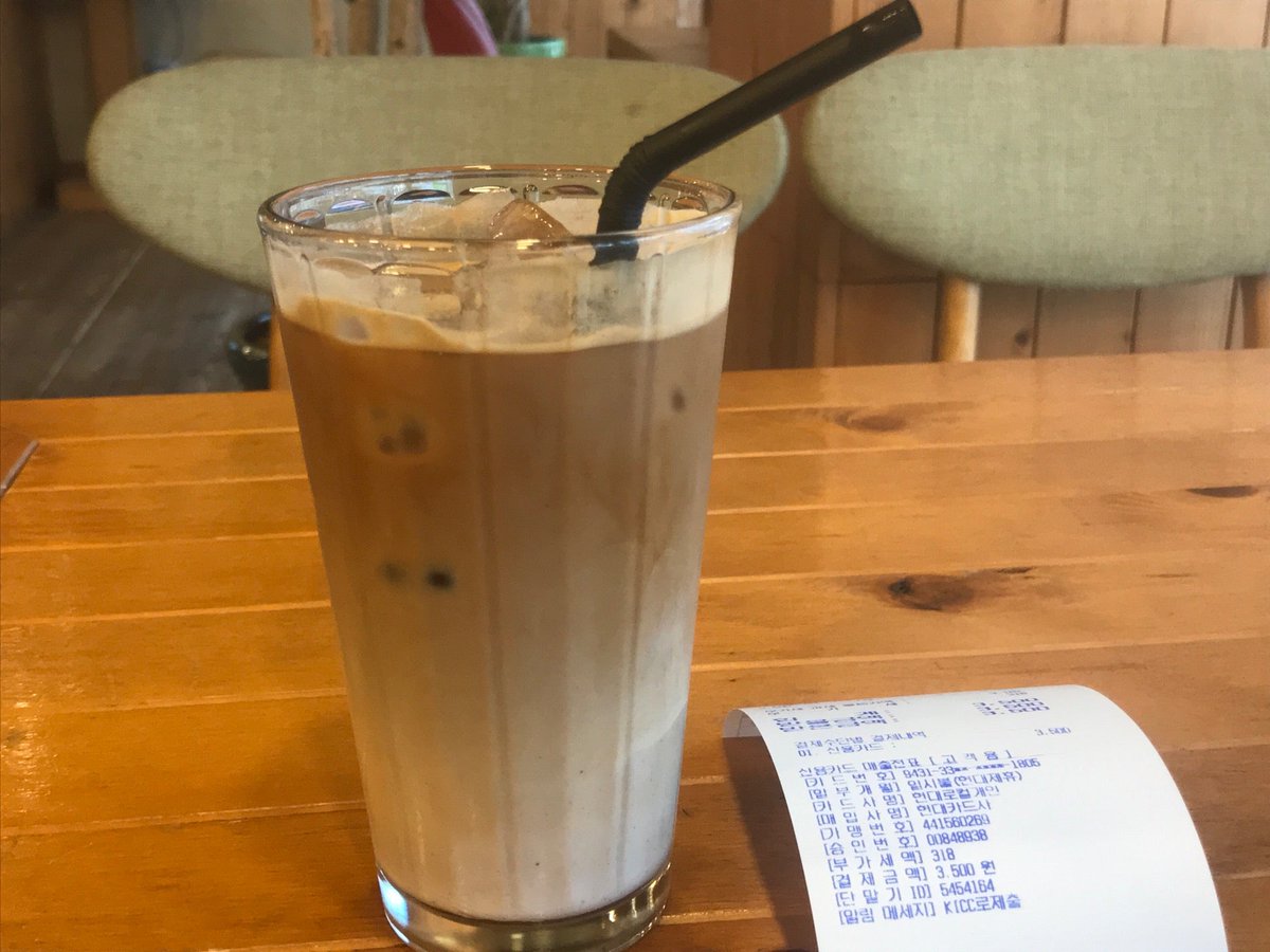 카페라테 마시러 옮. 남자 손님이 많네요. ㅜㅜ (@ 커피볶는 J2M in 수원시, 경기도) swarmapp.com/c/88lViAeCiz0