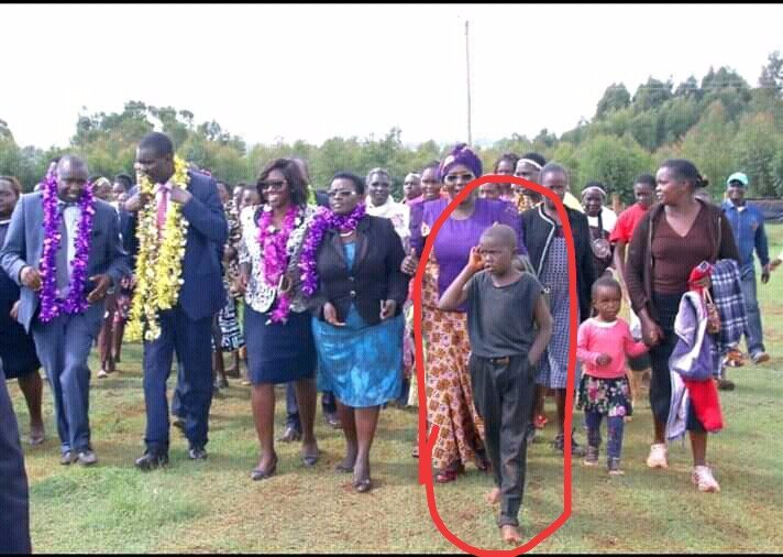 MikeCheboror's tweet image. Barefooted!!,But walks Boldly with Kings!!Go boy Go,You have a future,Its only ur state that looks innocent!!