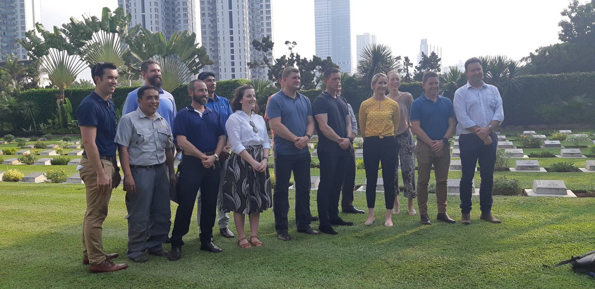 sutiadiaripin's tweet photo. CEA (Colin East Award) group from Australia visited Jakarta War Cemetery today. Led by LCDR Mark Greichen, defence attache assistant of Australian Embassy Jakarta https://t.co/lBkrIzbCFd