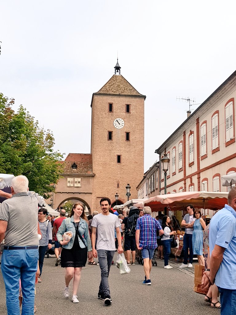 BredeleAlsace's tweet photo. Petit tour ce matin du #marché du terroir à #Haguenau De nombreux producteurs de la région #alsace sont présents, ça fait plaisir ! 🥨 🍻🧀🍓 https://t.co/dy35GA98SJ