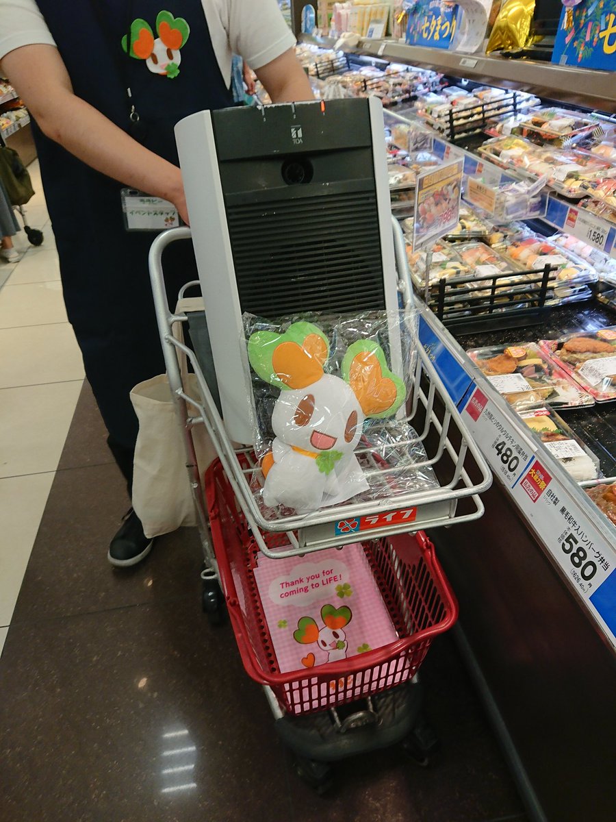 ゆけむり 関東と関西の店舗の違い 1 ララピー登場 関東２回 関西３回 2 関東スーパーの店員がアテンドしてるに対し関西には専属アテンダントが居てララピーとボケツッコミをやる 3 関東に無いもの お買い物カートにワイヤレススピーカーを置いてララピー