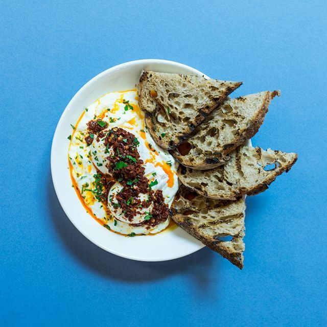 • Sunday brunch sorted - Moroccan eggs, labneh,
toasted sourdough 
#wearehoipolloi #acehotel #aceldn #eastlondon #shoreditch #hoxton #hackney #bethnalgreen #londonrestaurant #londonrestaurants #londonbars #londonbar #london #foodie #brunch #remotewor… ift.tt/2YBceCt