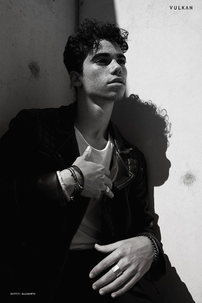 adrianajvlia's tweet photo. “Falleció mientras dormía debido a una convulsión que fue el resultado de una condición médica en curso por la que estaba siendo tratado".

Cameron Boyce con sólo 20 años, fuiste parte de mi infancia y siempre te recordaré ❤️.
Descansa en paz. 👼🏻 https://t.co/DggzjUXaxq