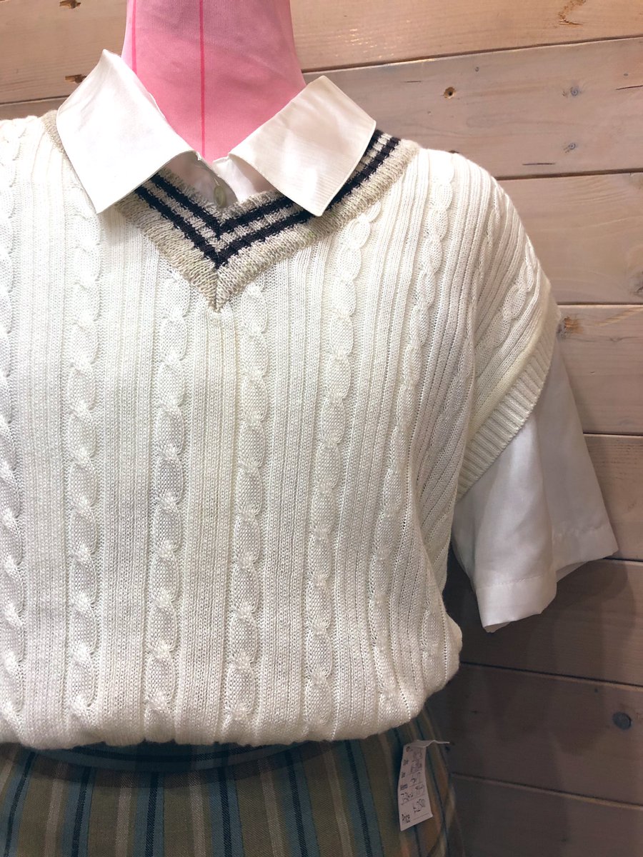 古着処丸実商店 Auf Twitter 丸実商店おすすめコーデ 韓国女子制服風コーデ ニットベストを使うイメージ スカートはミニが多いけど 長め丈にすると私服感 ベレー帽なんかと合わせるといいかも このニットベスト指定なければ実際の学校にもどうですか 古着処丸実商店 Auf Twitter 丸実商店おすすめコーデ 韓国女子制服風コーデ ニットベストを使うイメージ スカートはミニが多いけど 長め丈にすると私服感 ベレー帽なんかと合わせるといいかも このニットベスト指定なければ実際の学校にもどうですか