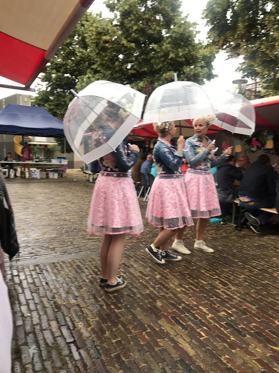InaSmitRoest's tweet photo. Rotary Diner HDK - heel driebergen kookt geslaagd !
125 gasten - 11 tafels - € 3.000,— opgehaald voor Hospice Heuvelrug !
Maar vooral gezelligheid - samen eten.
Dank aan alle sponsoren en helpers ! https://t.co/hyBMfNG2Lc