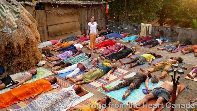 This  #missionaryTeam is running various projects under the grab of yoga targeting important pilgrimage centres.Gokarna http://yogafromtheheartcanada.com/photo-gallery-hatha-yoga-from-the-heart/teaching-gokarna-karnataka-south-india/Nothing wrong in these images, but check the other tweets. #FakeTemples3/n