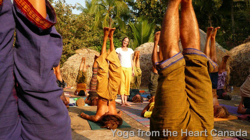 This  #missionaryTeam is running various projects under the grab of yoga targeting important pilgrimage centres.Gokarna http://yogafromtheheartcanada.com/photo-gallery-hatha-yoga-from-the-heart/teaching-gokarna-karnataka-south-india/Nothing wrong in these images, but check the other tweets. #FakeTemples3/n