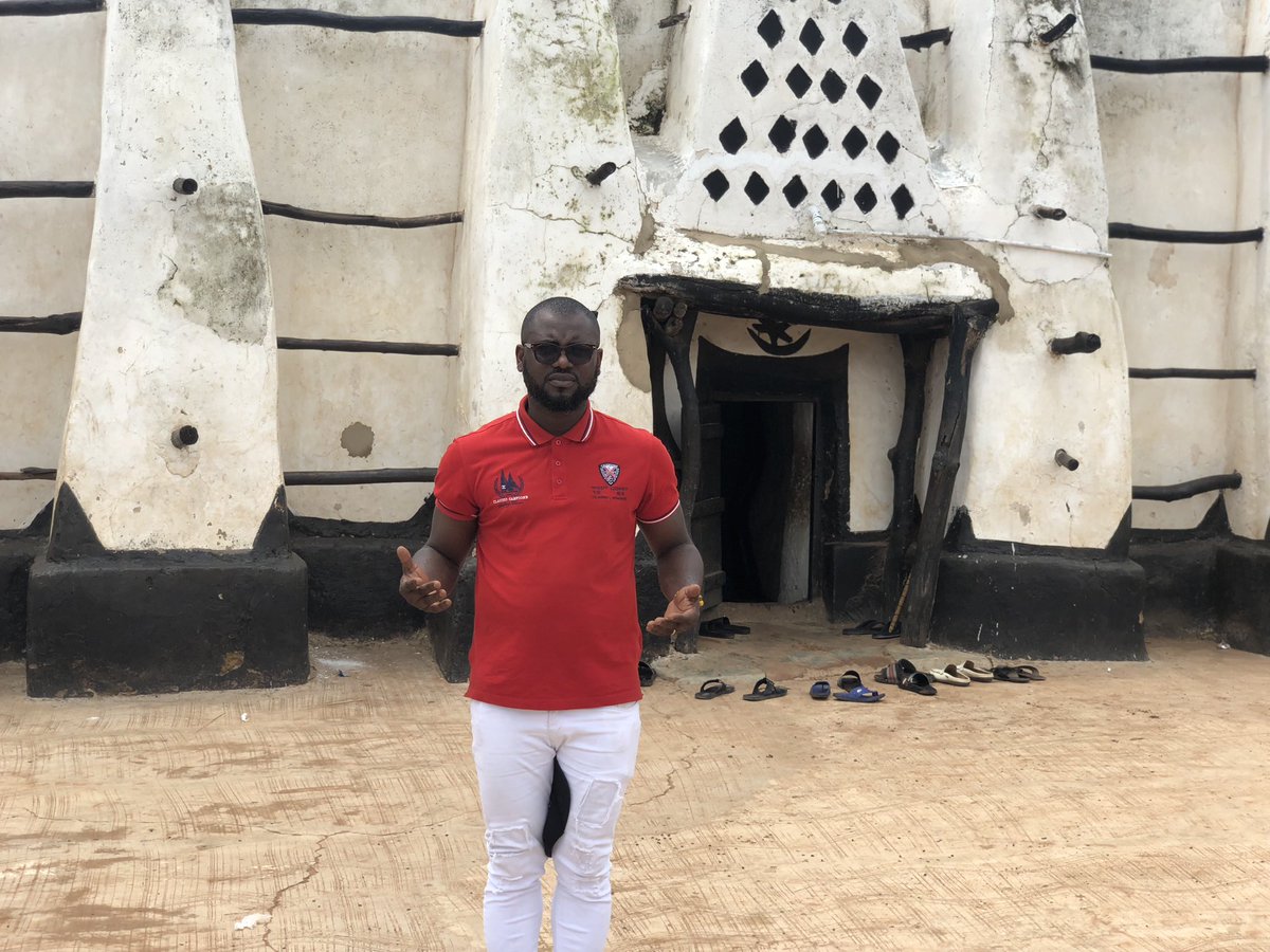 AbeikuSantana's tweet photo. After the collapse of the Songhai Empire State , Ndewura Jakpa and his people fled from Mandiland, present day Mauritania and settled at Gonjaland which they took over from the guans.
#damango #history #savannahghana #mosque #Heritage #Culture #Ghana
Always @flyafricaworld https://t.co/Duhdt2iOyZ
