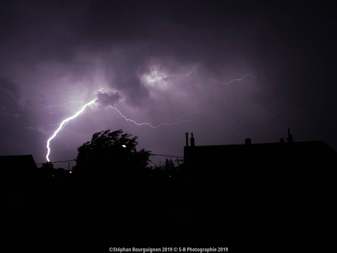 StephanBourg38's tweet photo. #orages #eclairs #ete #photographe #photodenuit #matheysine #regionrhonealpes #susville #lamuredisere #isere #photographie https://t.co/U0yWRSSBGy