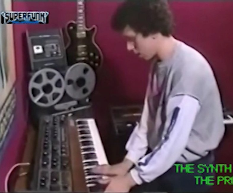 _CosmicCourier's tweet photo. Paul Hardcastle and the making of “19” Prophet 5 / Emulator II 

📺https://t.co/3clhdc93Xj 

#PaulHardcastle #synthesizer #prophet5 #emulatorii #synthpop #electro #80s https://t.co/zFu50n3HMZ