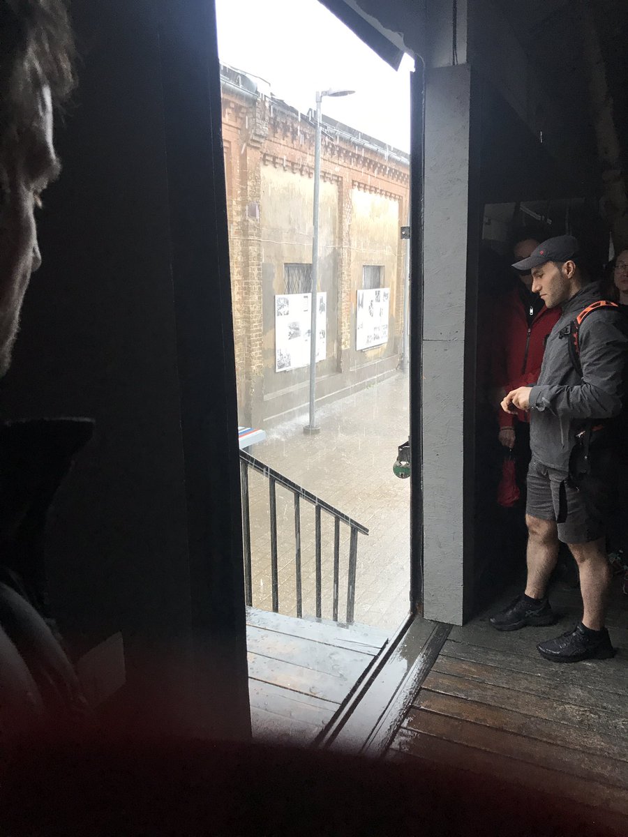 knoxtgn's tweet photo. Sitiats de nou, ara a #Riga #xarbot amb cortina ens ha agafat al gueto, fent vista turística, espero que no duri molta estona #Latvia #rain https://t.co/Dm8Vpt0ZXD