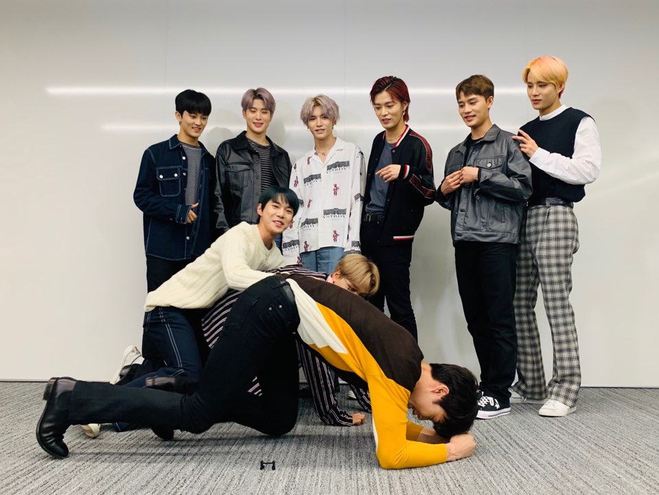NCTsmtown_127's tweet photo. 회식날김대리님과 함께...💚

#NCT #NCT127
#DOYOUNG #도영
#복면가왕 #MaskedSinger
#회식날김대리 https://t.co/oPn0KPNK8Z