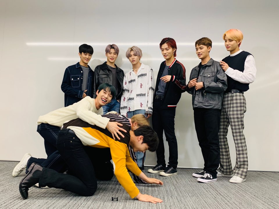 NCTsmtown_127's tweet photo. 회식날김대리님과 함께...💚

#NCT #NCT127
#DOYOUNG #도영
#복면가왕 #MaskedSinger
#회식날김대리 https://t.co/oPn0KPNK8Z