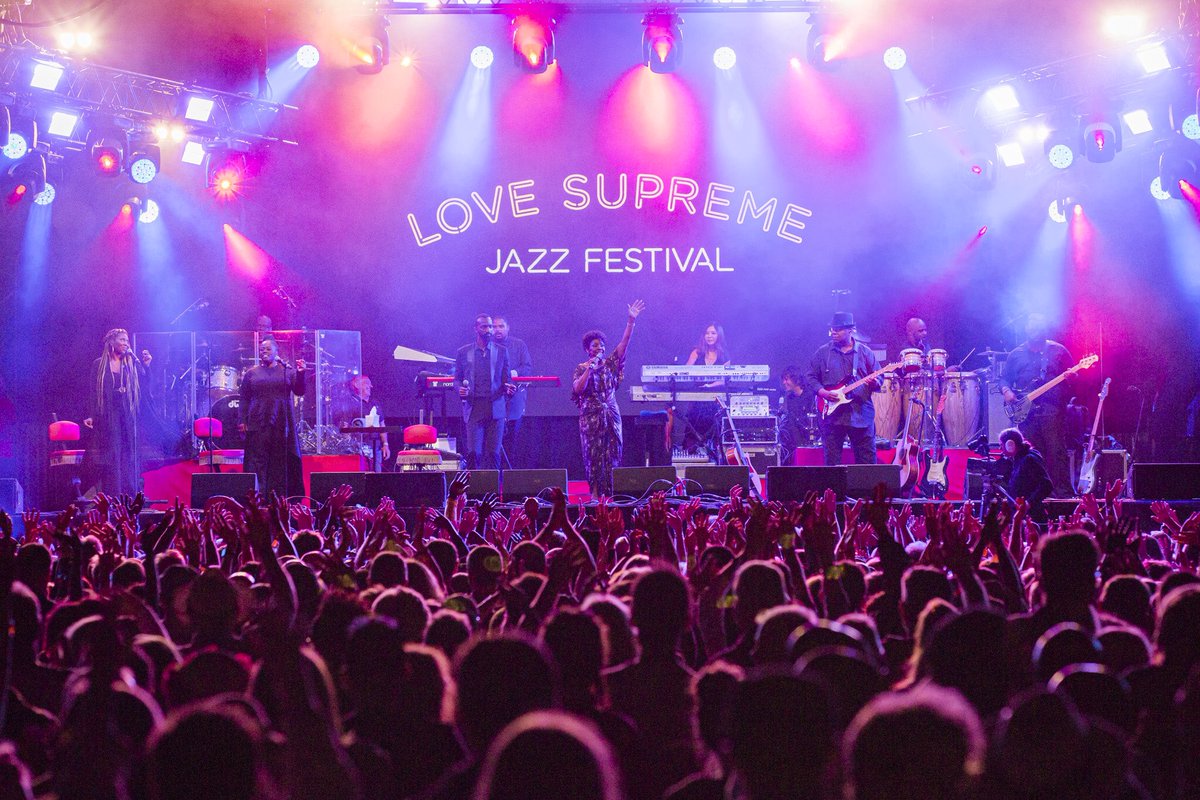 lovesupremefest's tweet photo. We had a sensational Saturday; the sun was high in the sky and the music was flawless from start to finish.

Today is set to be  the perfect finale to Love Supreme 2019 as @MsLaurynHill, @jamiecullum, @caravanpalace and so many more join us at Glynde Place. #LoveSupremeFest https://t.co/az1LGLFLM4