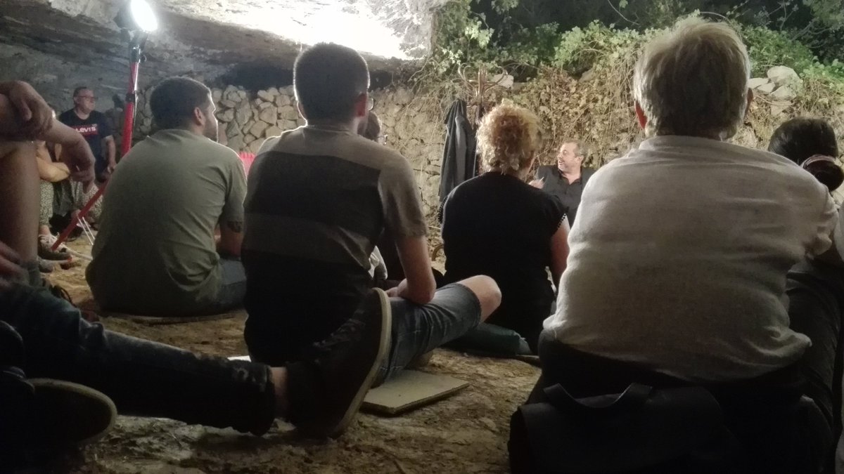 EVAEnVeuAlta's tweet photo. Sis vides. Sis pares nazis. Sis persones que en són també tantes altres. Com és la cara del fill d'un assassí? Quina sinceritat traspua José Manuel Garzón a 'Nacidos culpables'! Nit d'#Evafestival a la Cova del Rector. #Pradell #territoriEva #Priorat #evapradell https://t.co/5Kbw63tylD