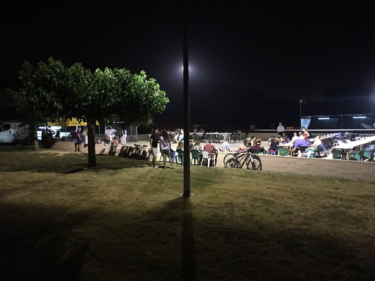 AjuntamentPLF's tweet photo. El sopar-ball de les festes de Mas Reixac va durar fins la matinada amb bon ambient i amb prop de 300 comensals. 

#ViuPLF #EstiuPLF https://t.co/6iytD1tpie