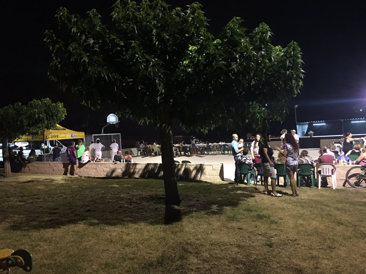 AjuntamentPLF's tweet photo. El sopar-ball de les festes de Mas Reixac va durar fins la matinada amb bon ambient i amb prop de 300 comensals. 

#ViuPLF #EstiuPLF https://t.co/6iytD1tpie