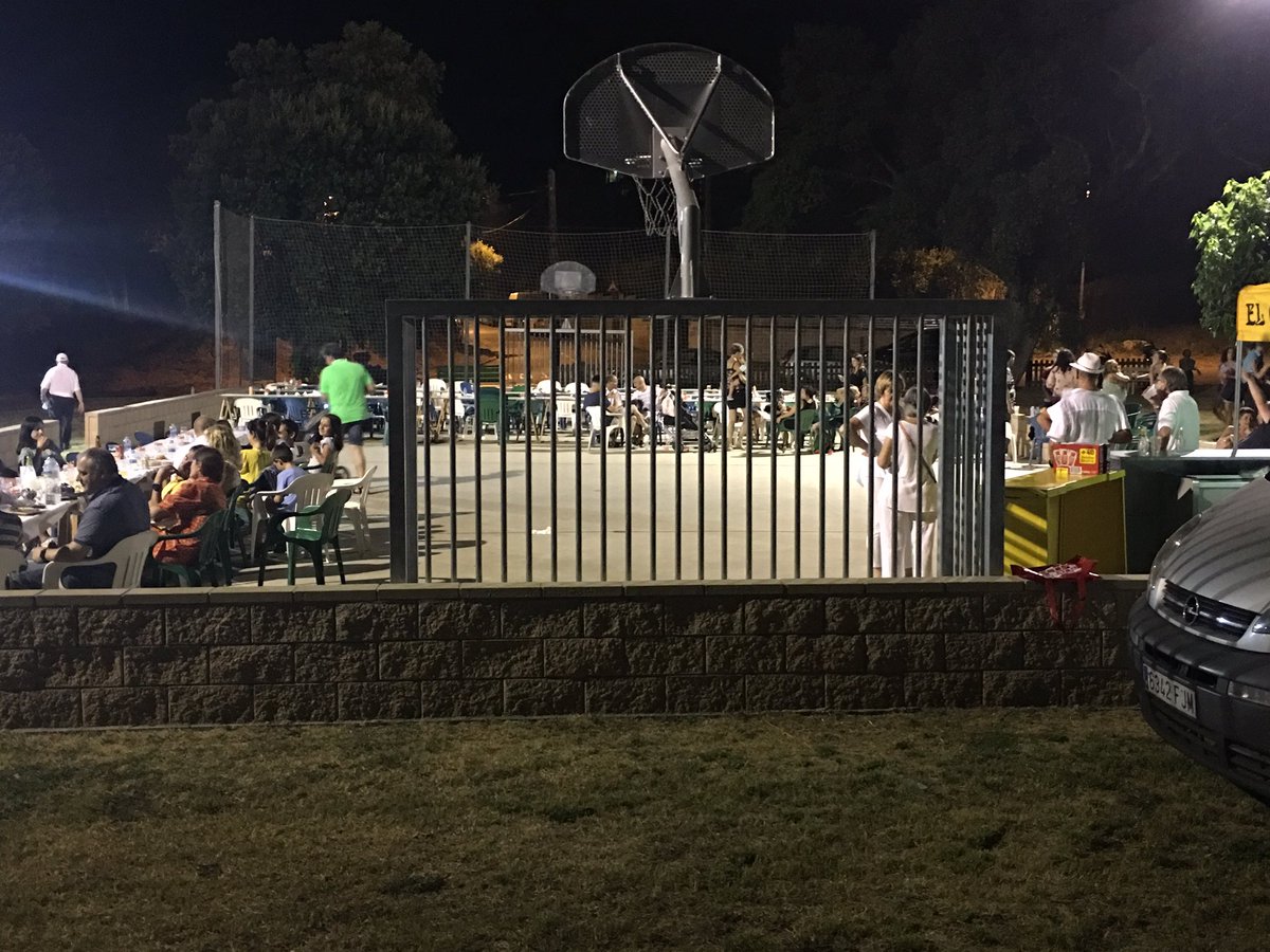 AjuntamentPLF's tweet photo. El sopar-ball de les festes de Mas Reixac va durar fins la matinada amb bon ambient i amb prop de 300 comensals. 

#ViuPLF #EstiuPLF https://t.co/6iytD1tpie
