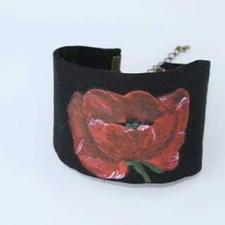 Nora85E's tweet photo. #Handsewn black cotton #bracelet with #handpainted red #poppy.

https://t.co/oBggtNVLua

#handmade #handcraft #bracelets #art #artandcraft #fattoamano #bracciale #braccialetto #arte #papavero #papaveri #poppies #etsy #cuffbracelet #fabricbracelet #flowers #flower #giftideas https://t.co/3be5WNJz30
