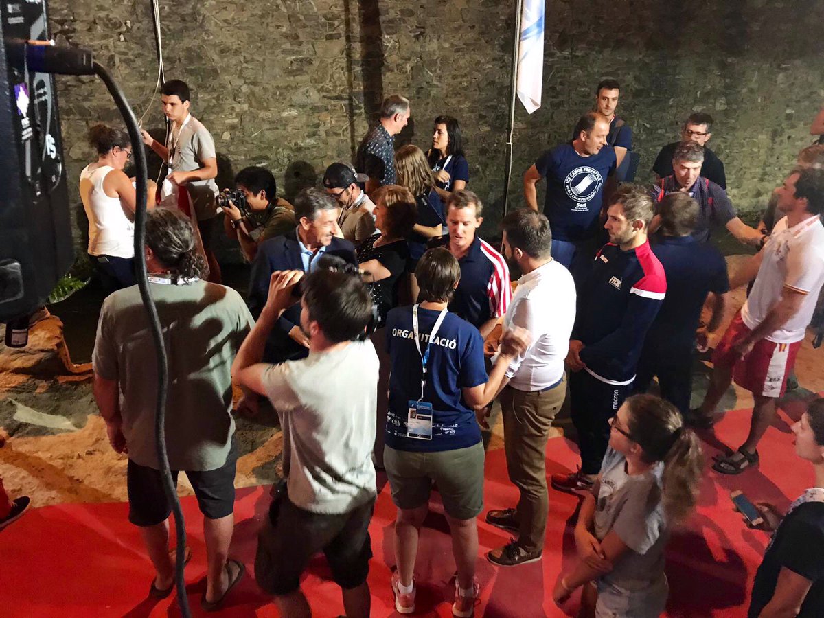 esportcat's tweet photo. El SGEAF, @gfigueras, al camp de regates de #Sort #PallarsSobirà. Va assistir a les finals nocturnes sèniors masc. i fem. del Campionat del Món de #caiac #freestyle. @ajuntamentsort @PlanetCanoe @FED_CAT_PIRAG @joanst74 #PlanetCanoe #ICFfreestyle #WorldChampionships #esportcat https://t.co/Ho3UUWTlHm