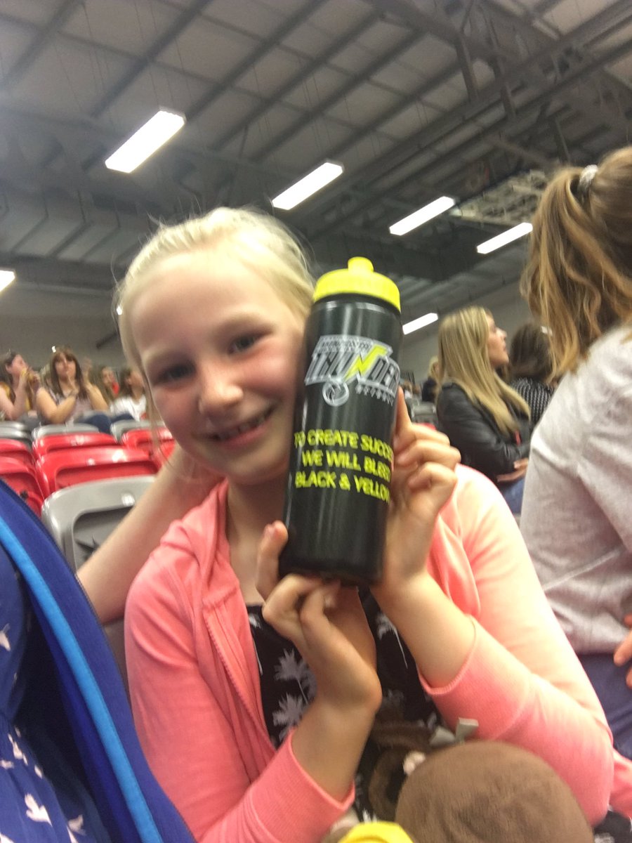 nicholaverstra1's tweet photo. #thunderpics @thundernetball watching @KnightsNetball against Barbados https://t.co/lkTYQmD3c1
