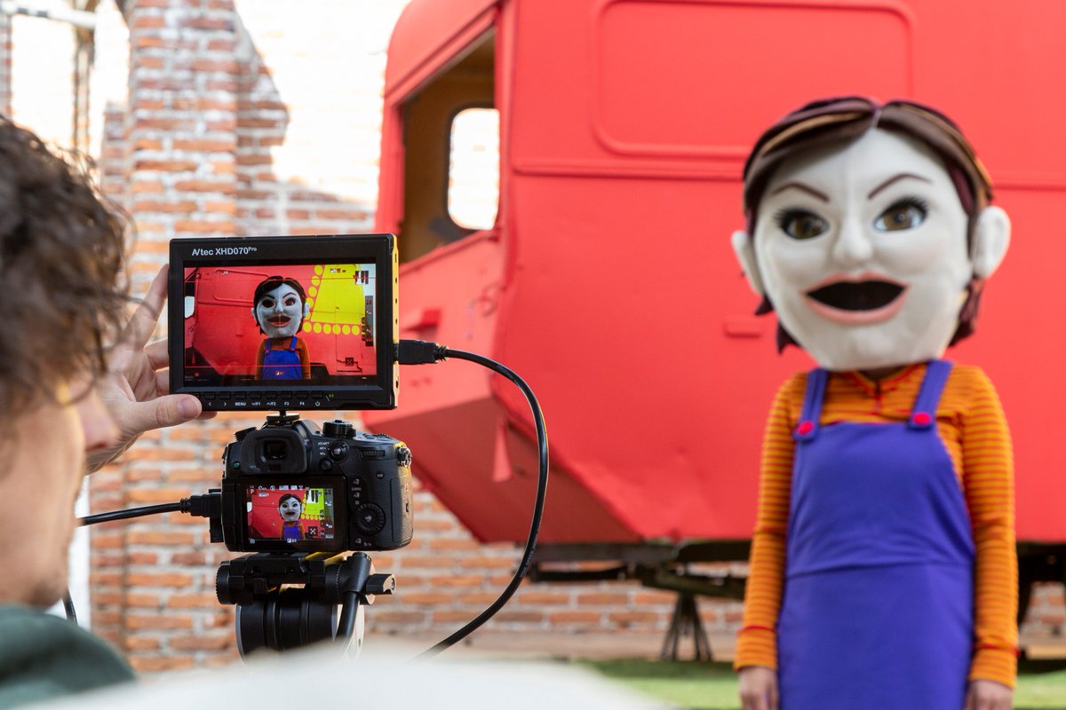 De promo is in de maak, de kostuums en het decor zijn bijna af en de laatste repetitie voor de vakantie is achter de rug... nog maar 5 weken en dan is de première van ‘Lang en Gelukkig, maar dan anders’! #familievoorstelling #hilarisch #sprookjesmix #camping #nieuwperspectief