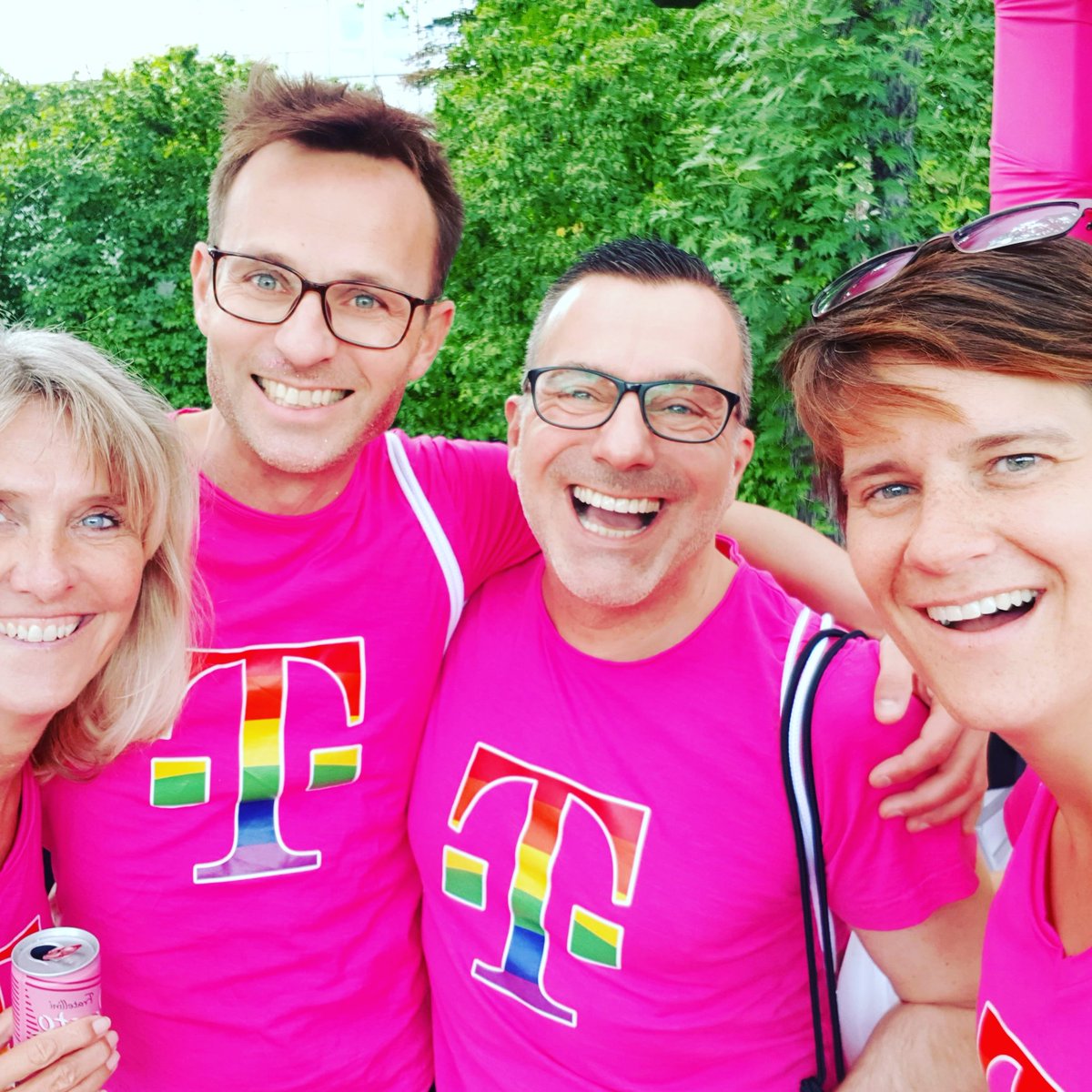 SvenjaVry's tweet photo. MagentaPride ist heute natürlich wieder beim Cologne Pride dabei 🤗 #telekomwall #MagentaPride #ColognePride https://t.co/0Gugy1X1n8