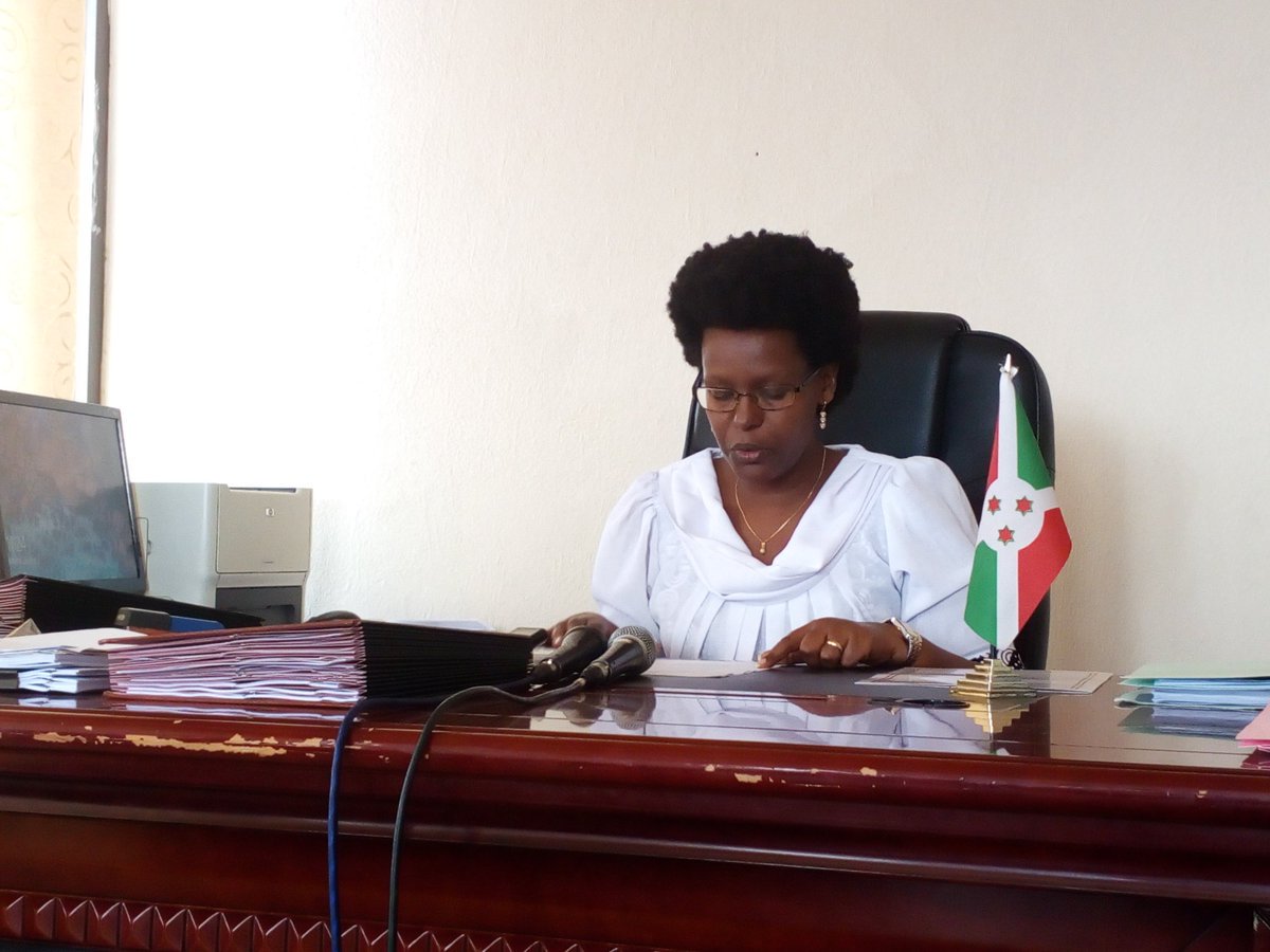 #Burundi La Ministre de @Min_JPTic <a href="/ButoyiEvelyne/">Hon Evelyne Butoyi🇧🇮</a> a  fait une déclaration sur l'encadrement des Jeunes en Vacance :  "Toute activité d'encadrement des Jeunes doit respecter la législation en vigueur"