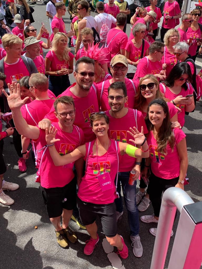 SvenjaVry's tweet photo. @MarinaKuttig, die Crew von Telekom Ausbildung mit @MarcusGastmann, @JudiLammers, Sebastian und Nadine ist heute beim Cologne Pride und setzt sich für Diversity ein #loveta #telekomwall #ColognePride #MagentaPride #dabei #seidlieb https://t.co/WrAuUJJKQI