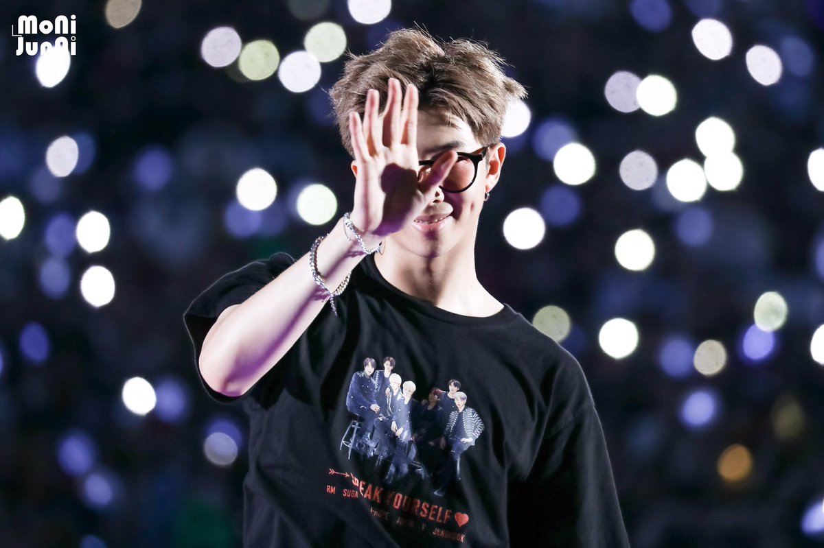 MoNiJunNi's tweet photo. 190707 SYS IN Osaka

#방탄소년단 #bts #김남준 #RM #NAMJOON @BTS_twt https://t.co/8Ep0AMZxLS