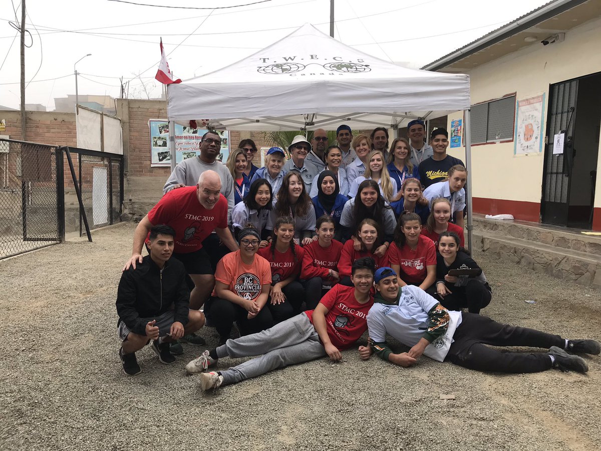 Twith3's tweet photo. Wow, is the word I must use for what I have seen in 5 days of clinics, over 2.3 k people, many had to walk miles/stand in line for hours for health care we take for granted. Wouldn’t have missed this for the world #TWECS, thx #EssilorCanada for supporting me https://t.co/RZP8g1baPX
