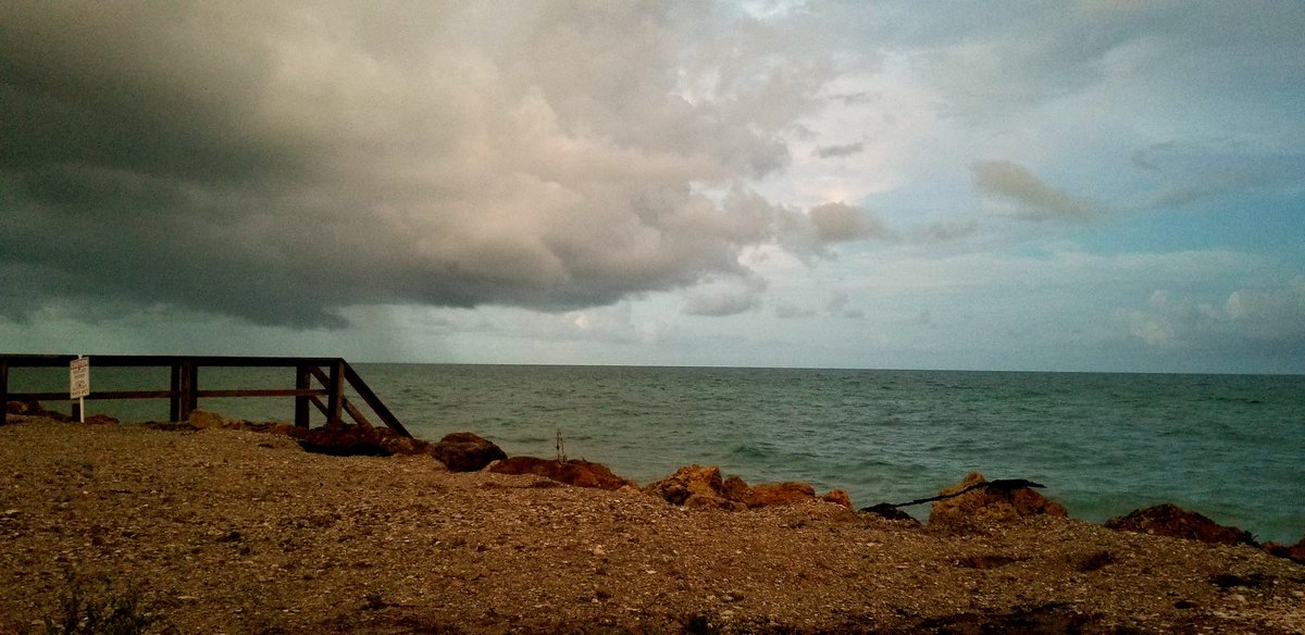 rageorge13's tweet photo. @weatherchannel Morning sunrise storm clouds from Manasota Key, FL https://t.co/3obEZvpA4f