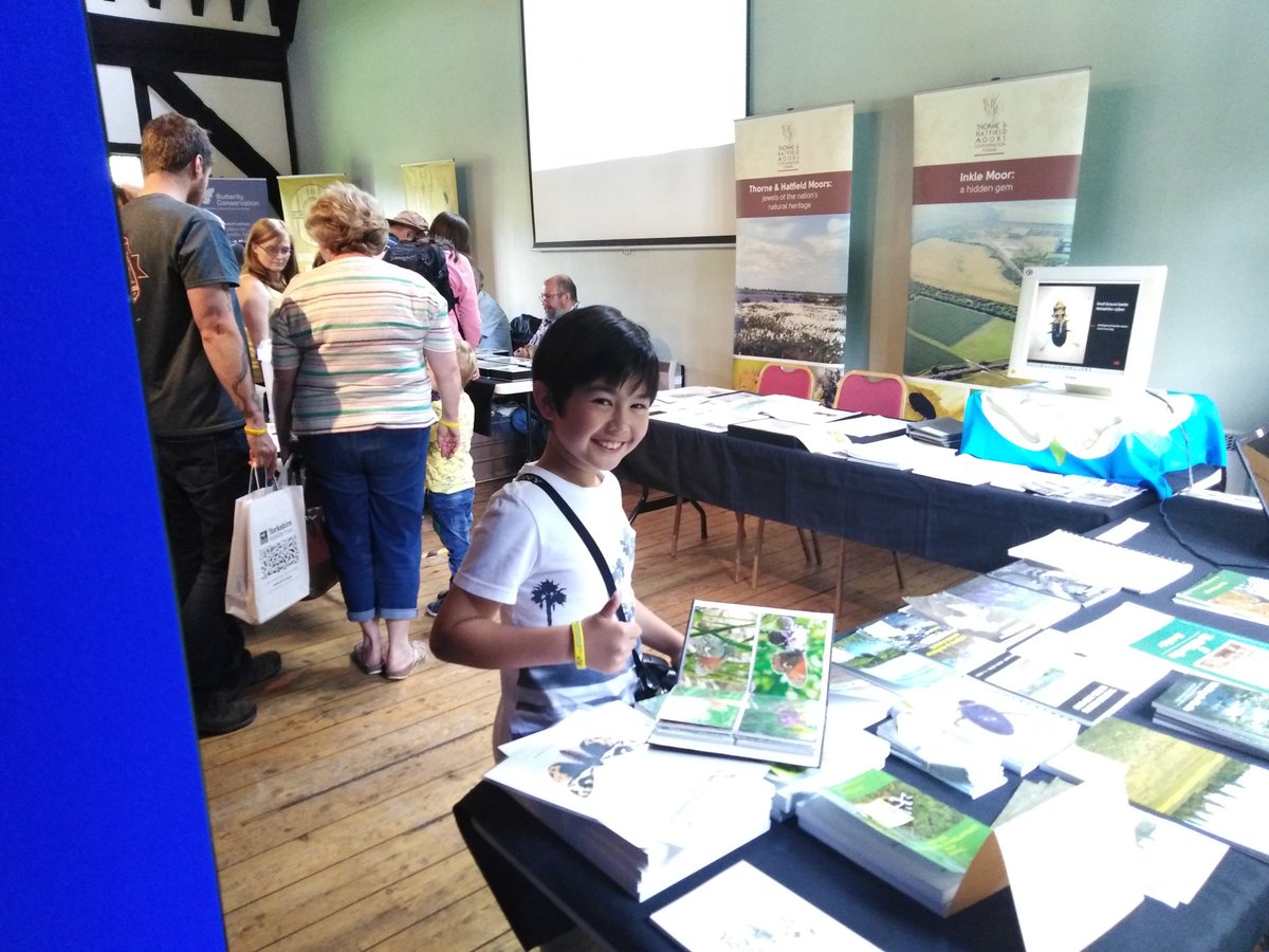 4peatssake2's tweet photo. Lovely to meet next generation of entomologists, young Luke really keen ๐ #InsectFest @ The Hospitium in #York now ๐๐๐๐๐ฆ๐ฆ๐๐#MothsMatter https://t.co/jJZTUTZ47c