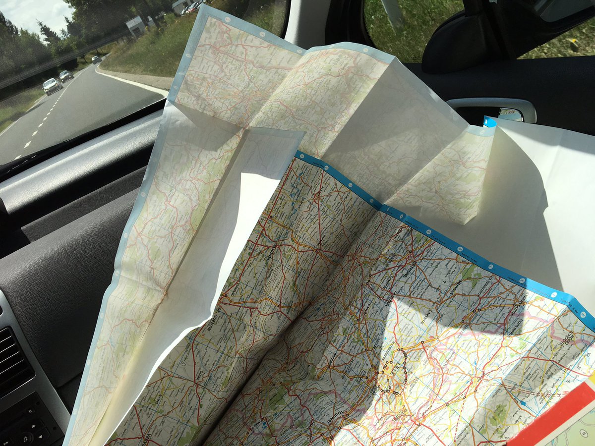 Even nostalgisch uitleggen hoe dat vroeger ging... wie kent dit nog?#opvouwkunst #vakantiepret